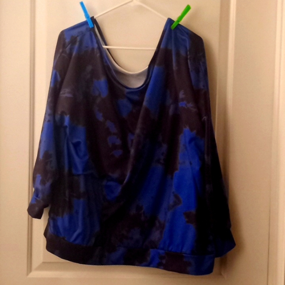 Beautiful never wore long sleeve shirt scoop neck